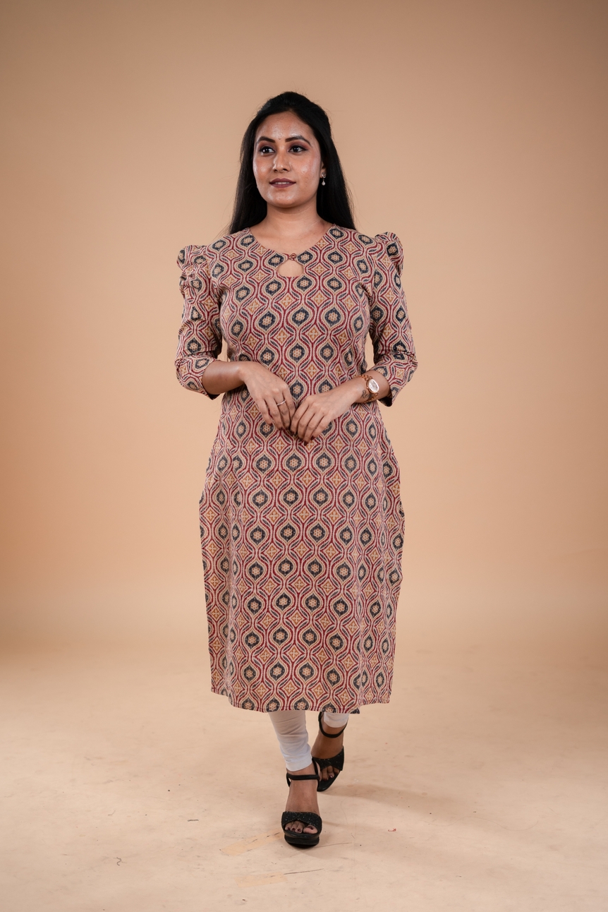 Kada Cotton Kurta With Keyhole Neck - amis